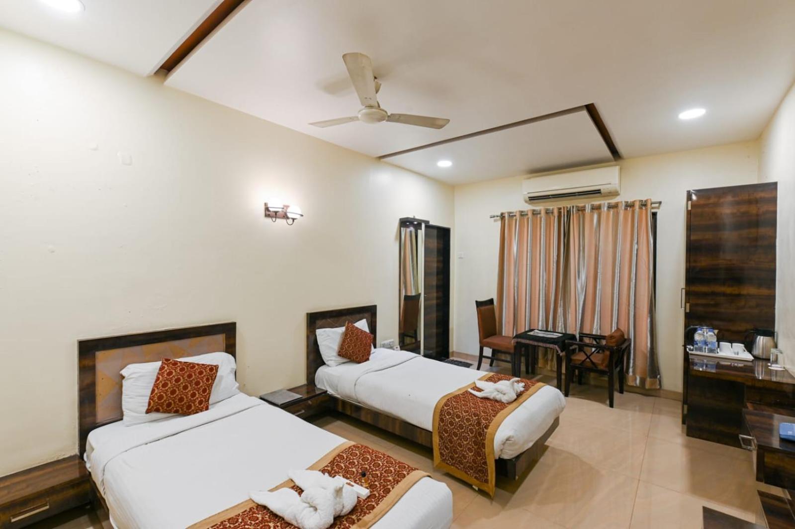 Hotel The Sudesh Raipur  Ngoại thất bức ảnh
